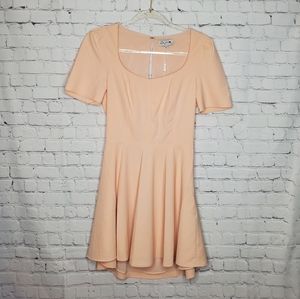 De Philo Peach Open Back Shortsleev Cocktail Dress